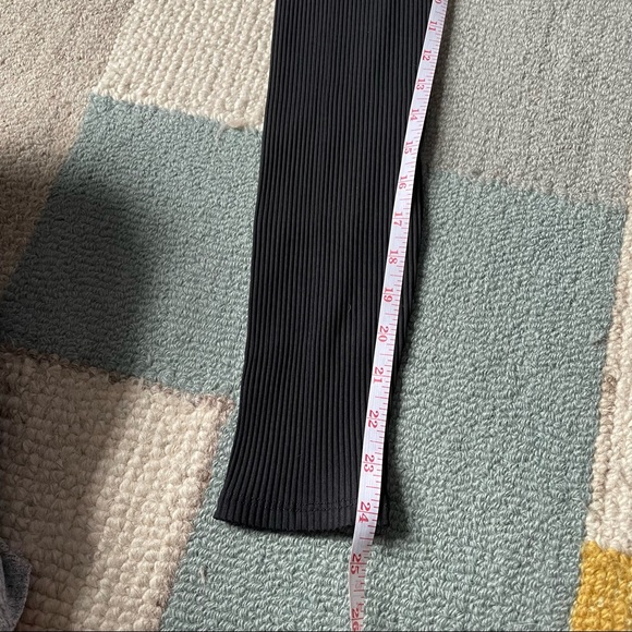 Carbon38 Ribbed 7/8 Leggings in Black in Size S - Picture 5 of 5